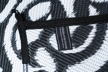Load image into Gallery viewer, Outdoor Rug - Lisboa Black And White