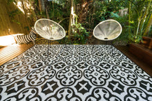 Load image into Gallery viewer, Outdoor Rug - Lisboa Black And White