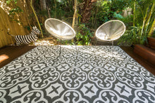 Load image into Gallery viewer, Outdoor Rug - Lisboa Grey And White
