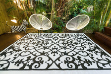 Load image into Gallery viewer, Outdoor Rug - Gatsby Black And White