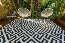 Load image into Gallery viewer, Outdoor Rug - Luxe Black and White